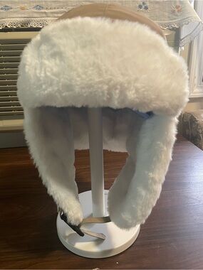 Hurley  Faux Fur Trapper Hat in White and Tan
